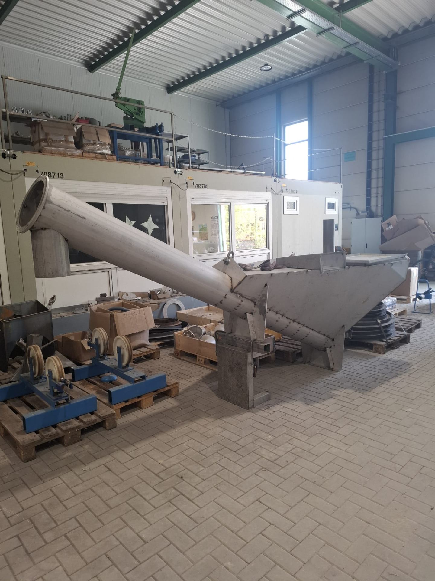 Sandfang-Separator mit Schnecke in der Fertigungshalle